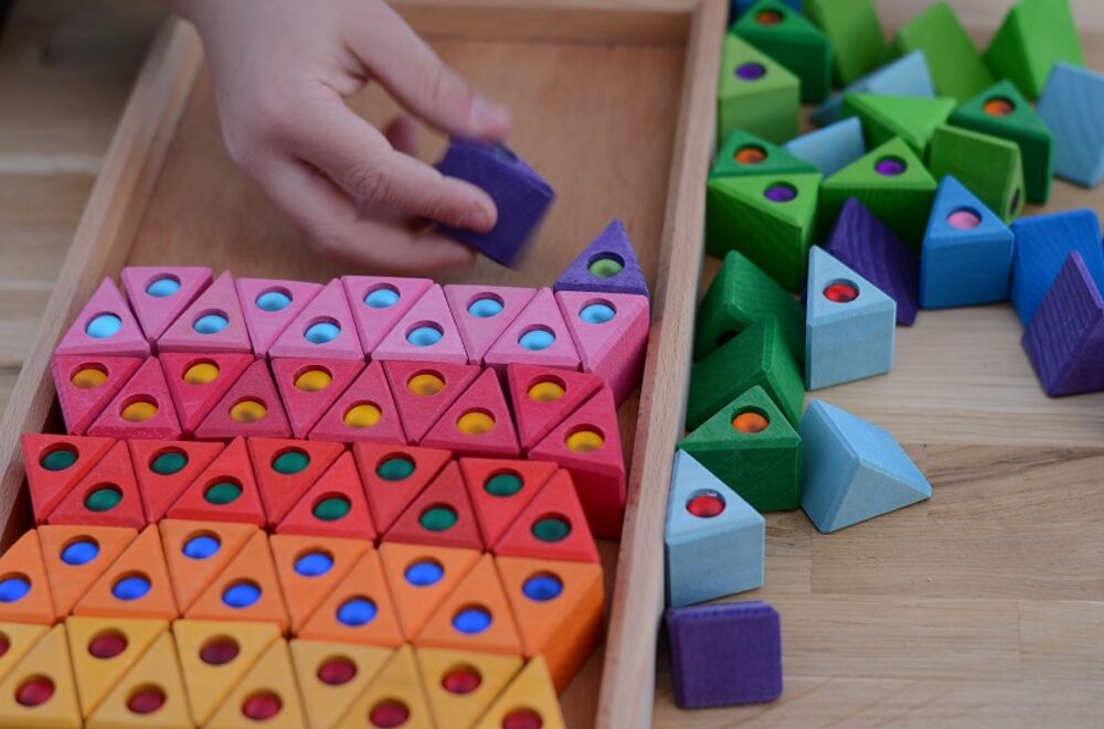 Bauspiel houten driehoekjes met glitterstenen (54 stuks) Bauspiel houten driehoekjes met glitterstenen (54 stuks)