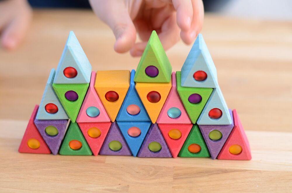 Bauspiel houten driehoekjes met glitterstenen (54 stuks) Bauspiel houten driehoekjes met glitterstenen (54 stuks)
