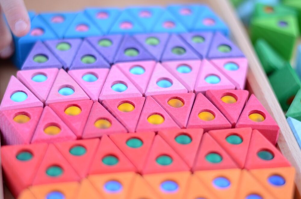 Bauspiel houten driehoekjes met glitterstenen (54 stuks) Bauspiel houten driehoekjes met glitterstenen (54 stuks)