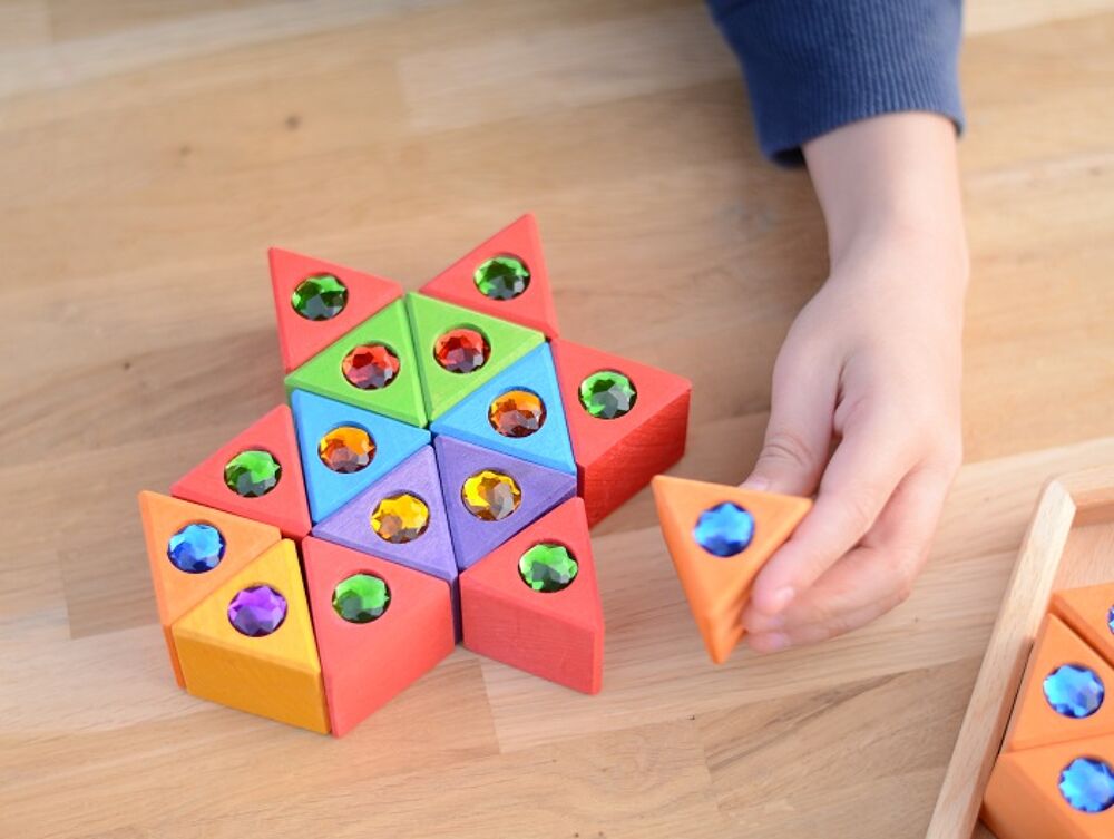 Bauspiel houten driehoekjes met glitterstenen (54 stuks) Bauspiel houten driehoekjes met glitterstenen (54 stuks)